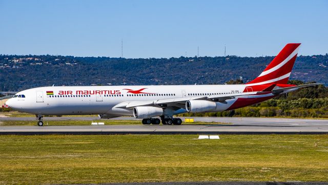 Airbus A340-300 (3B-NBE)