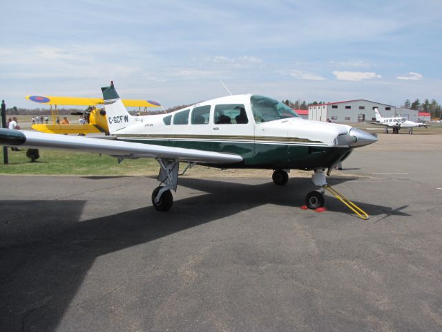 Beechcraft Sierra (C-GCFW) - Salon de laviation virtuelle du Québec Aéroport de Lachute CSE4 QC. 25-04-2009 Beechcraft Sierra 200 RG.