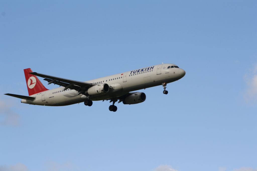 Airbus A321 (TC-JRF)