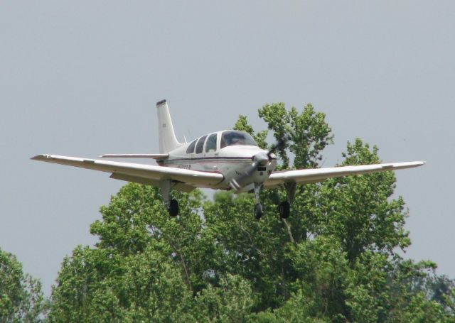 Beechcraft Bonanza (36) (N455DC) - Landing on 14 at Downtown Shreveport.