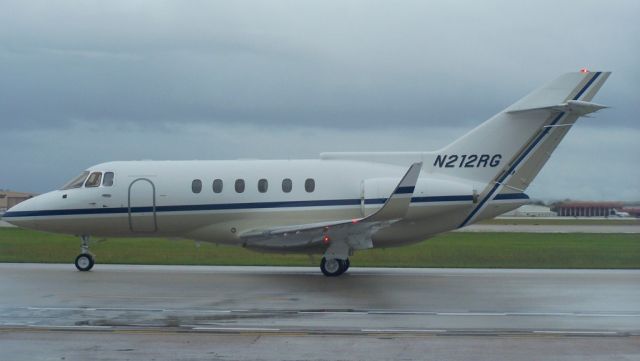 Hawker 800 (N212RG)