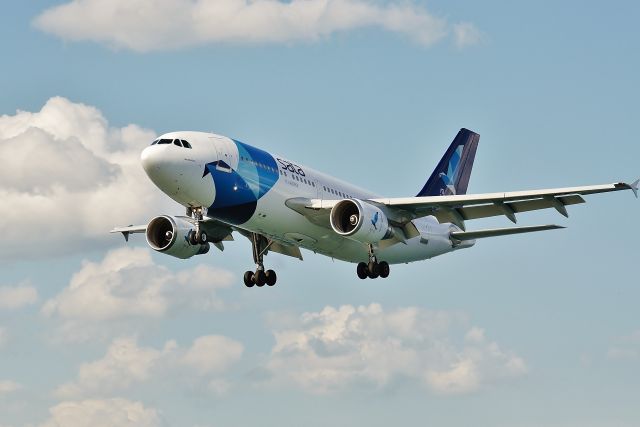 Airbus A310 (CS-TKN) - " SATA " RWY27 approach