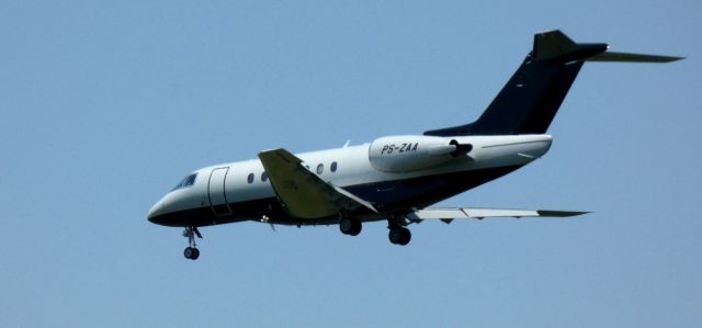 Hawker Beechcraft 4000 (PS-ZAA) - About to touch down is this 2009 Hawker 4000 Horizon from the Spring of 2025. Brazil Registry.