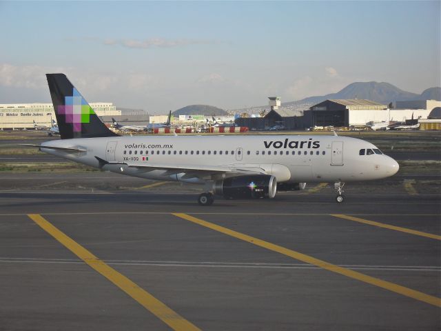 Airbus A319 (XA-VOQ) - Airbus 319-133 XA-VOQ MSN 4422 of Volaris at Mexico City International Airport AICM (09/2009).