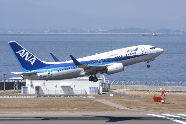 Boeing 737-700 (JA05AN)