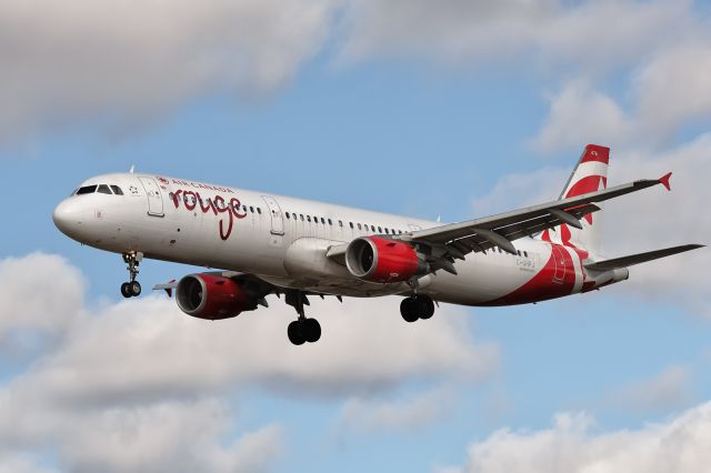 Airbus A321 (C-GHPJ) - 28th October, 2023: On short finals to runway 24R at Toronto's Pearson International Airport. 