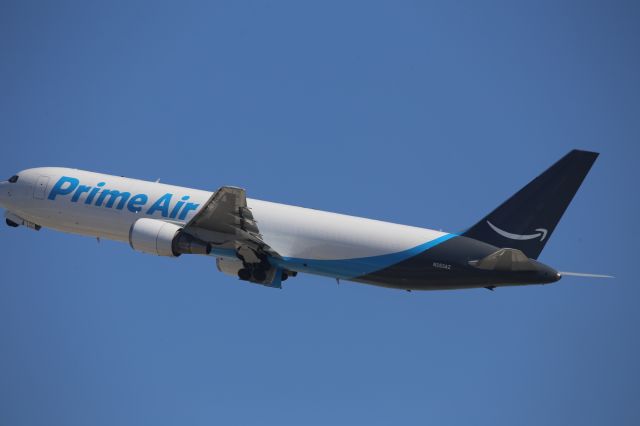 BOEING 767-300 (N353AZ)