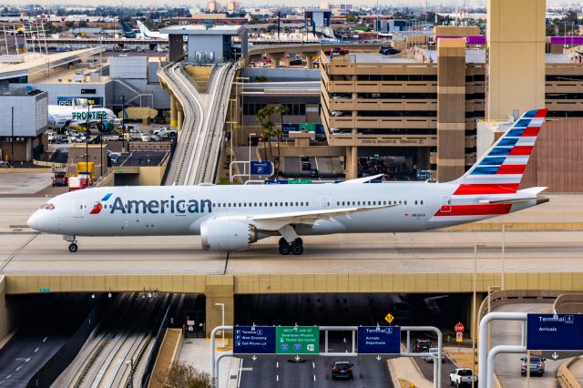 Boeing 787-9 Dreamliner (N836AA) - American Airlines 787-9 taxiing at PHX on 12/16/22. Taken with a Canon R7 and Tamron 70-200 G2 lens.