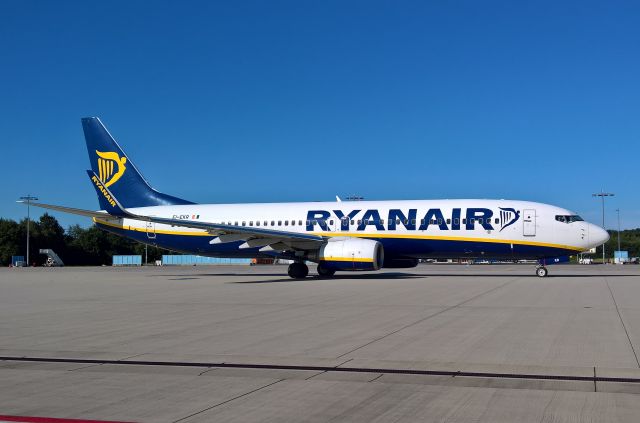 Boeing 737-800 (EI-EKR)