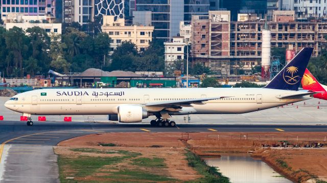 Boeing 777-200 (HZ-AK22)