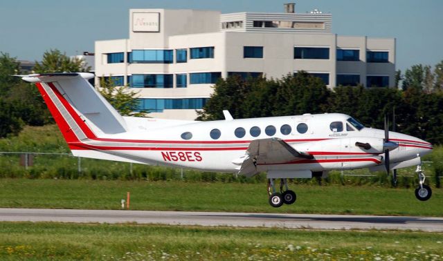 Beechcraft Super King Air 300 (N58ES)