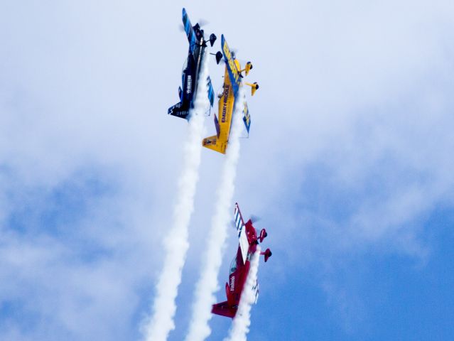 EXTRA EA-300 (N580GP) - Oshkosh 2013!