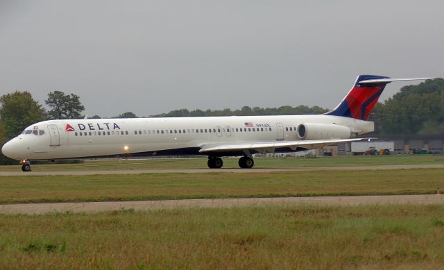 McDonnell Douglas MD-88 (N943DL)