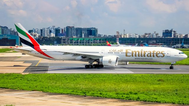 Boeing 777-200 (A6-EPT)