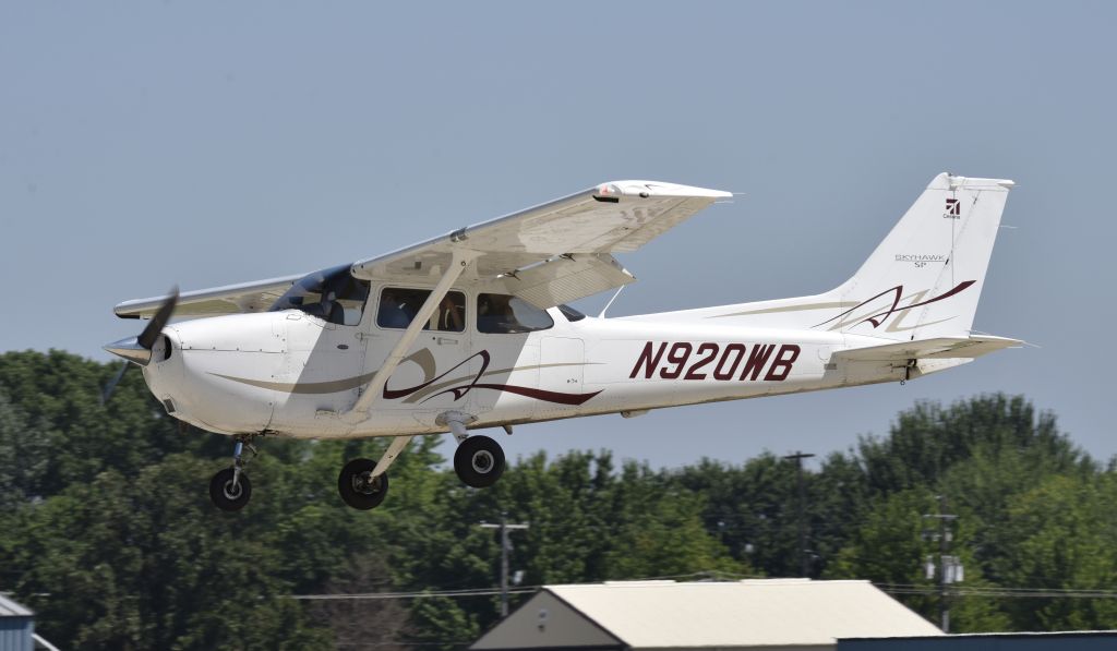 Cessna Skyhawk (N920WB) - Airventure 2017