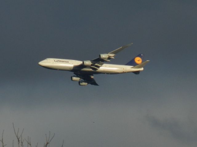 BOEING 747-8 (D-ABYO) - A Lufthansa Boeing B747-800 Turns Into Dulles Int As The Sunset Shines Onto Her Beautiful Livery