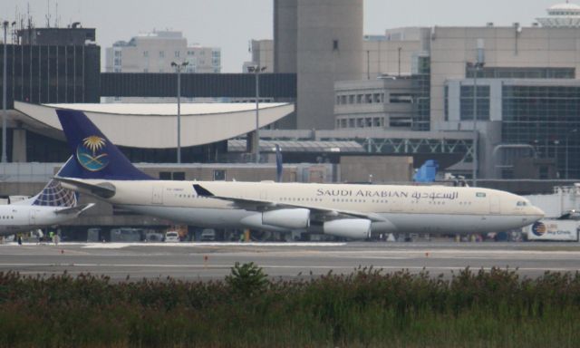 Airbus A340-200 (HZ-HMS2)