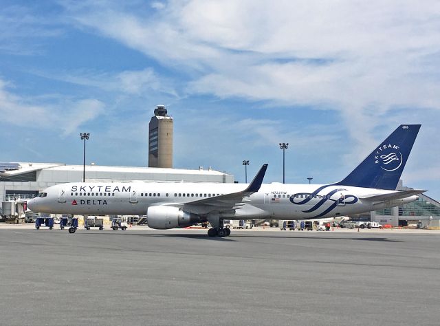 Boeing 757-200 (N722TW) - Sky Team Special 