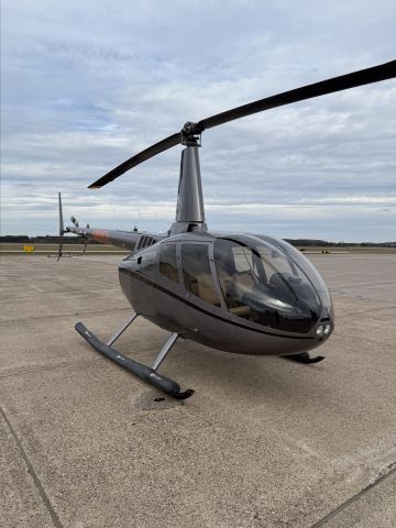 Robinson R-66 (N80CL)