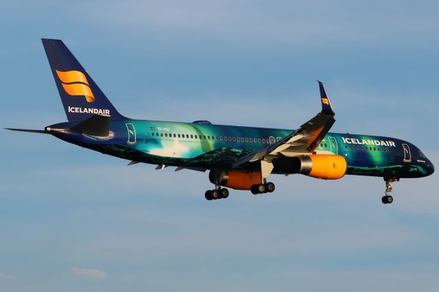 Boeing 757-200 (TF-FIU)