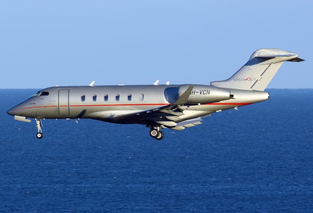 Canadair Challenger 350 (9H-VCN)