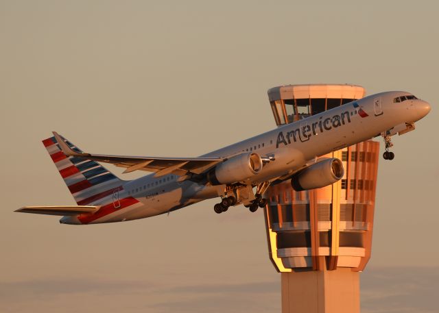 Boeing 757-200 (N203UW)