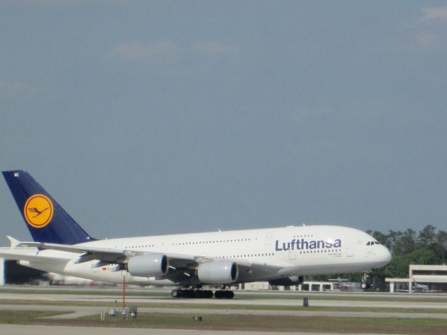 Airbus A380-800 (D-AIMC)