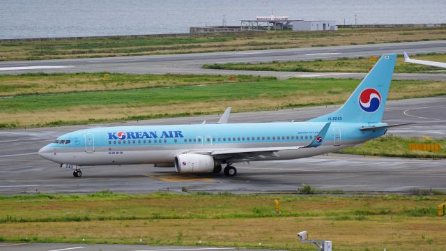 Boeing 737-700 (HL8243)