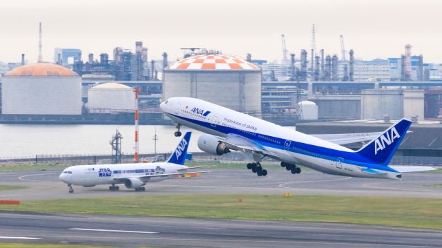 Boeing 777-200 (JA704A) - All Nippon Airways / Boeing 777-281br /Apr.06.2016 Tokyo International Airport [HND/RJTT] JAPAN