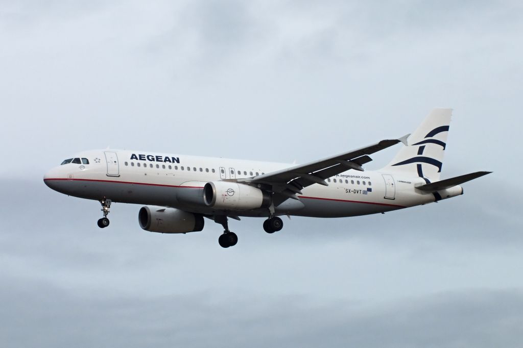Airbus A320 (SX-DVT)