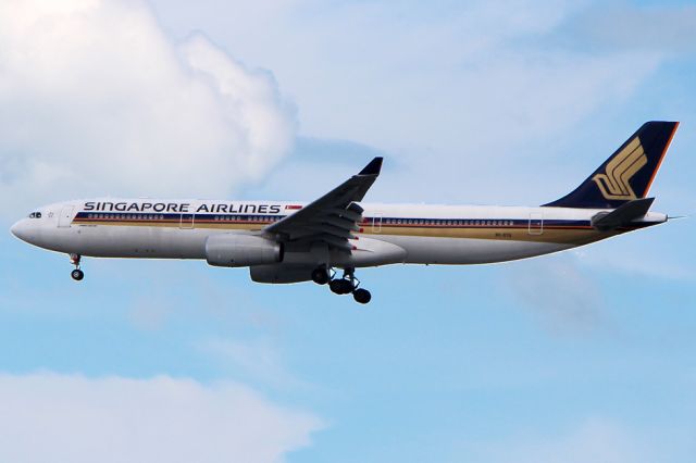 Airbus A330-300 (9V-STQ) - 9V-STQ arriving from Seoul as flight SQ607