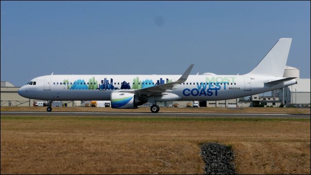 Airbus A321neo (N925VA) - ASA9517 taxis on Rwy 34L on 8.9.18. (A321-253N / msn 7999). 