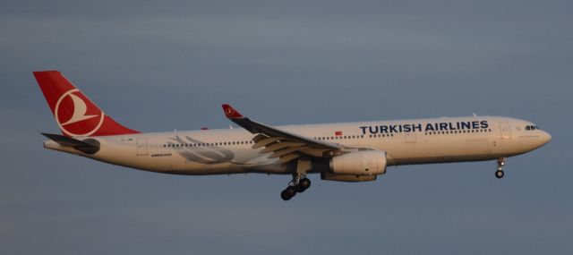 Airbus A330-300 (TC-JNR)