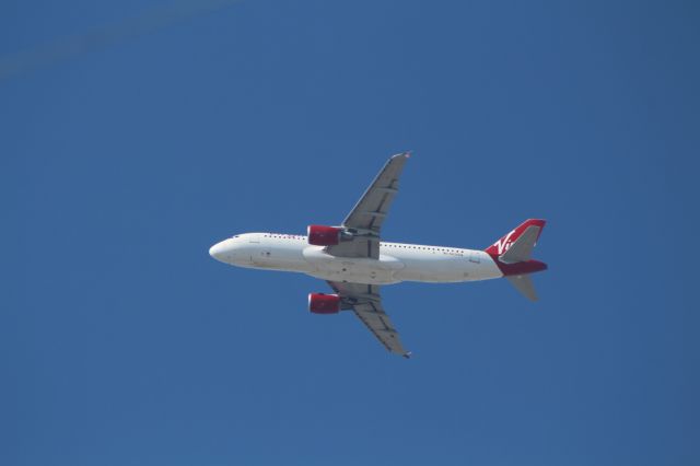 Airbus A320 (N639VA) - APPROACH KLAX 24R