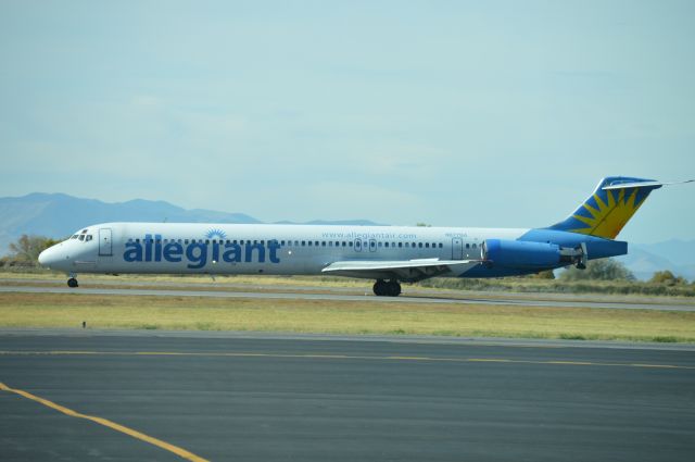 McDonnell Douglas MD-83 (N877GA)