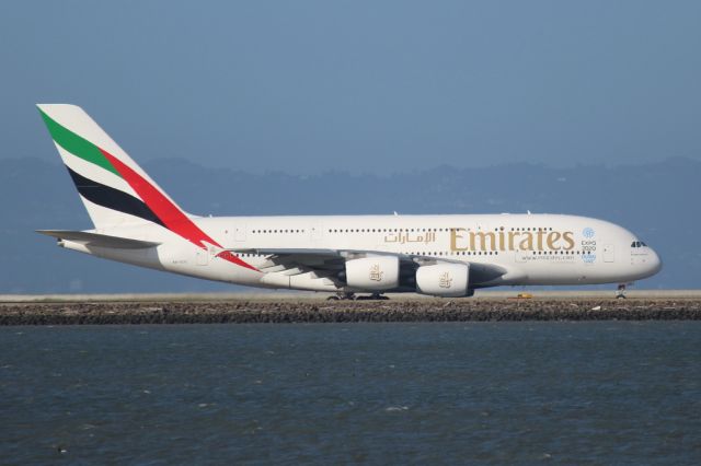 Airbus A380-800 (A6-EOC)