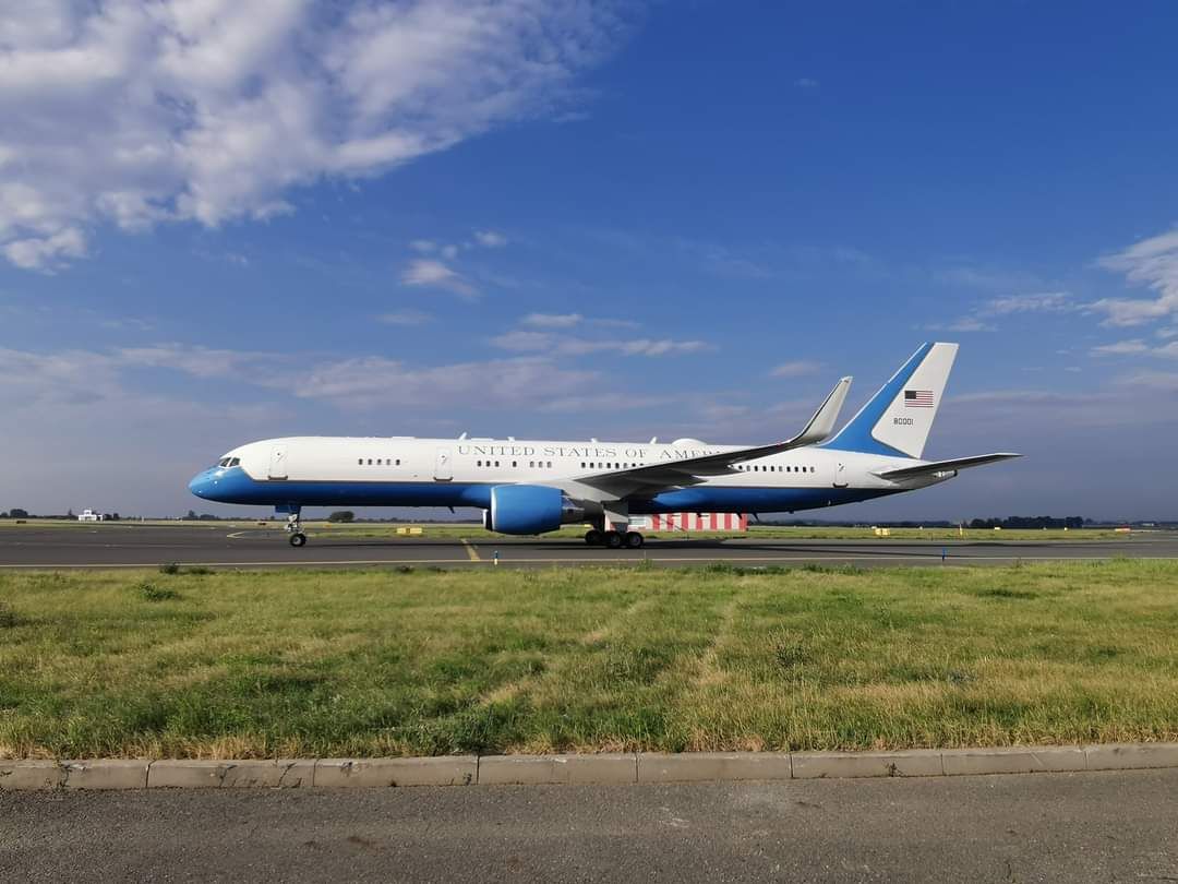 Boeing 757-200 (9800001) - Mike Pompeo in Prag