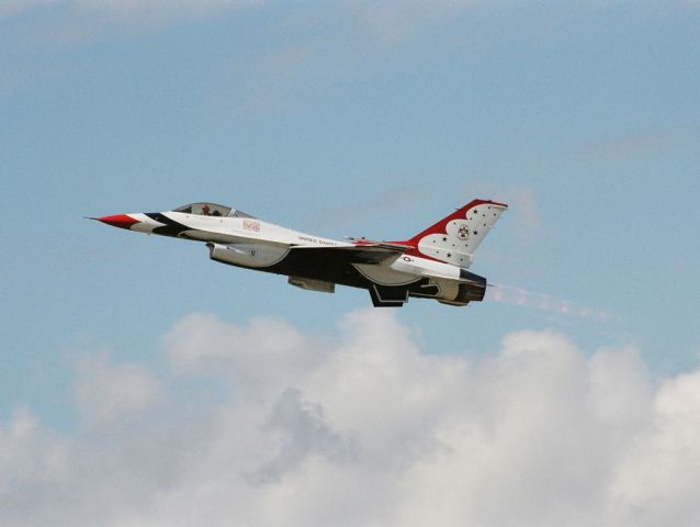 Lockheed F-16 Fighting Falcon — - Quebec Air Show Thunderbird 5 solo