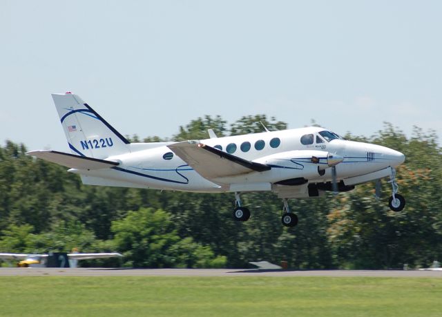 Beechcraft King Air 100 (N122U) - Departing to Nantucket.