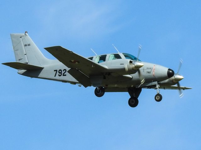 Beechcraft 55 Baron (FAU792)