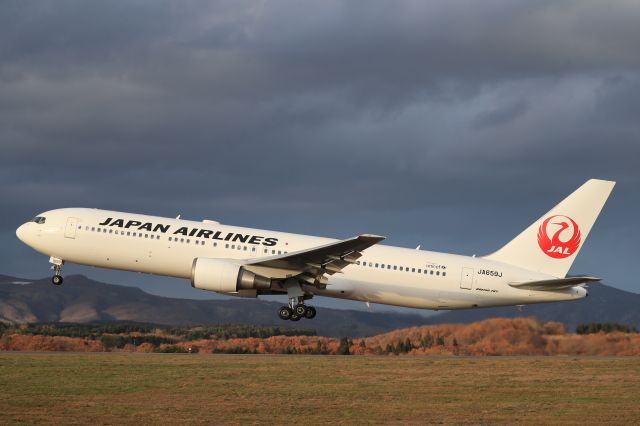 BOEING 767-300 (JA659J) - November 16th 2019:HKD-HND.