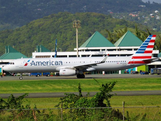 Airbus A321 (N933AM)
