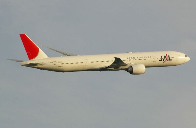 BOEING 777-300ER (JA741J)