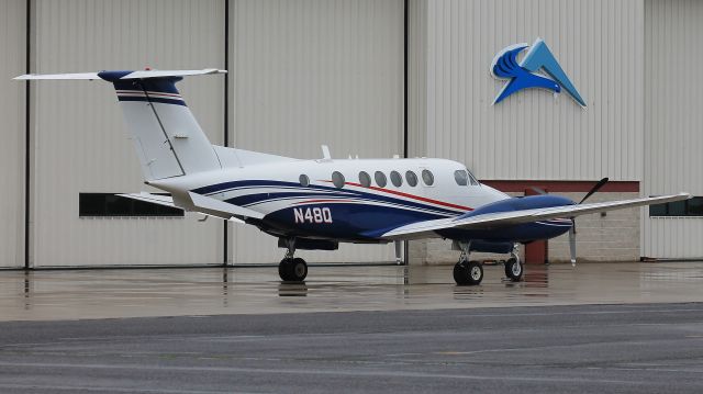 Beechcraft Super King Air 200 (N48Q) - Parked at Oxford, 17 May 2019.