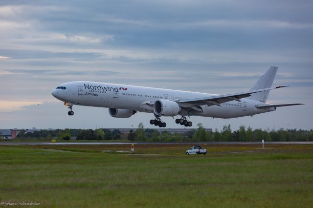 Boeing 737-700 (VP-BJO)