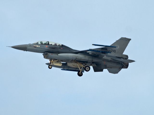 Lockheed F-16 Fighting Falcon (J210)