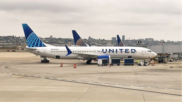 Boeing 737 MAX 9 (N47533) - Just arrived from IAD as UA2303