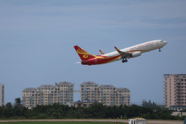 Boeing 737-800 (B-1735)