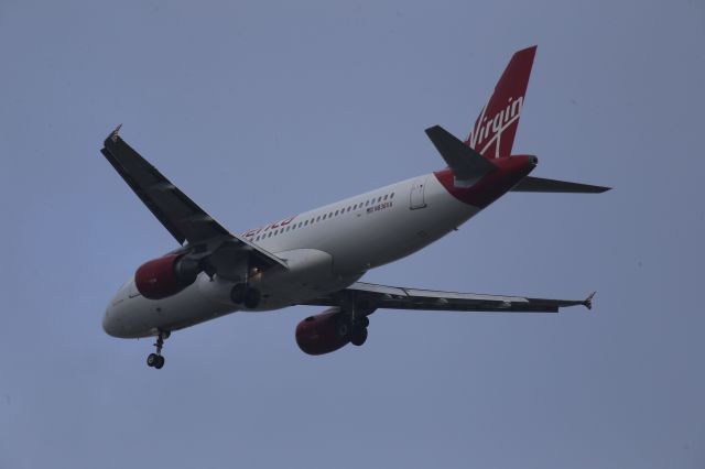 Airbus A320 (N836VA)