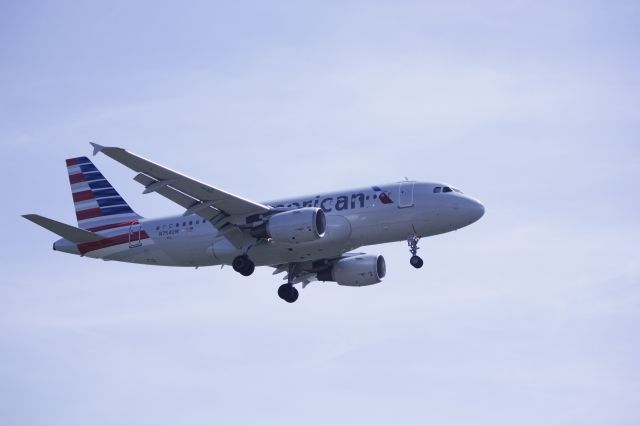 Airbus A319 (N754UW) - On final for Rwy 19 at KDCA